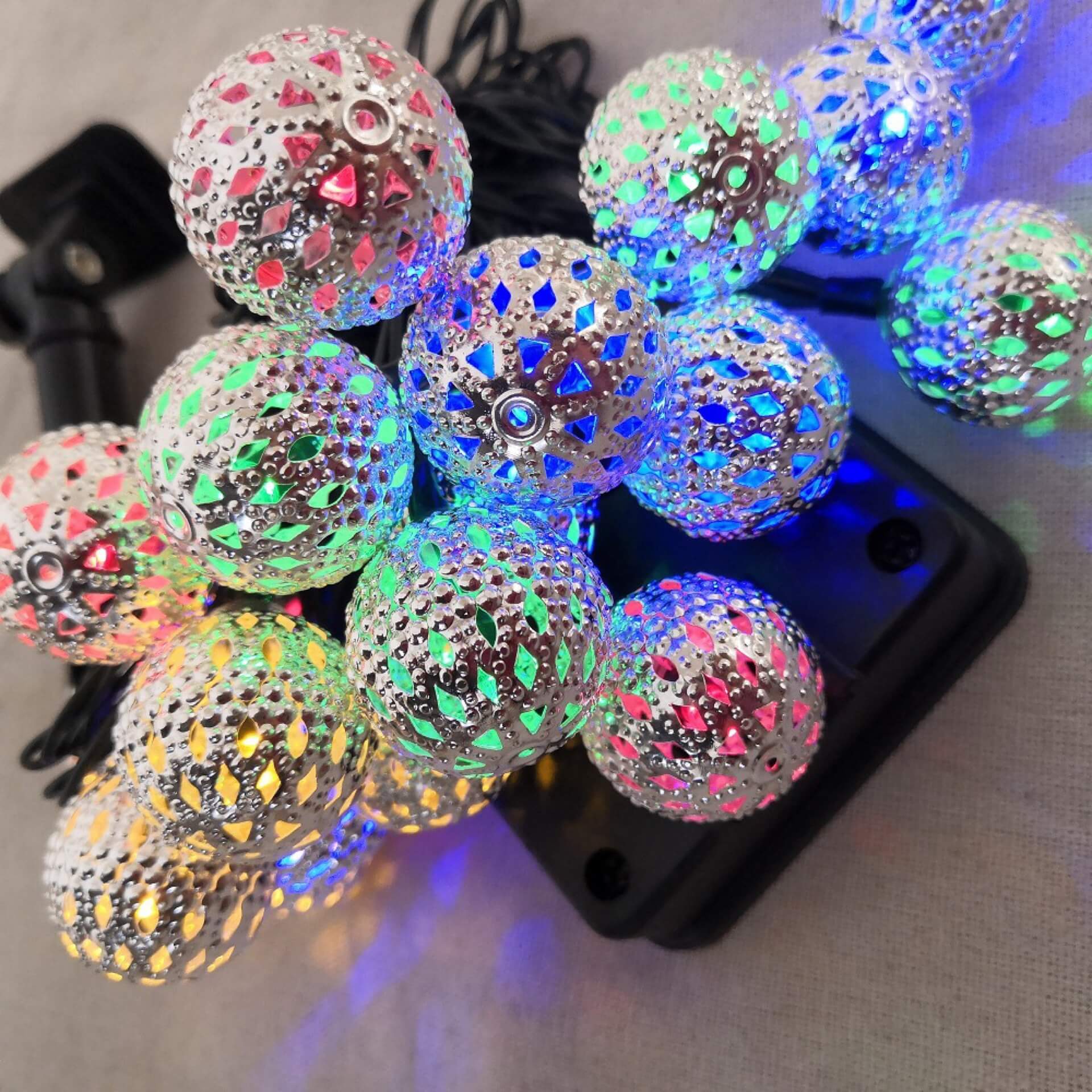Garden Glow | Solar String Lights with Patterned Lanterns for Enchanting Outdoor Ambiance 7
