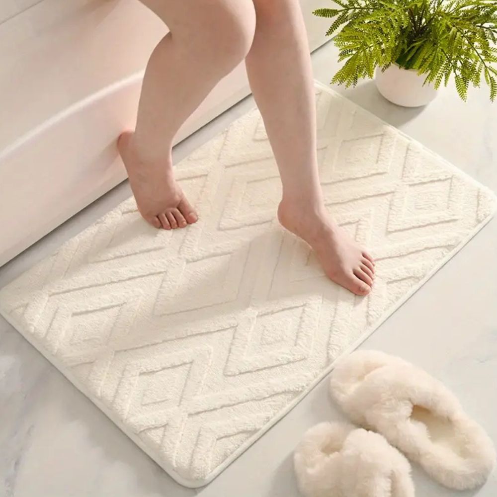 Luxurious Bath Mat | Ultra-Soft Microfibre with Non-Slip Backing | Stylish Design for Safety and Comfort 2